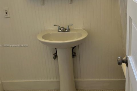 Снять в аренду кондоминиум в Уэст-Палм-Бич, Флорида 1 спальня, 384.71м2, № 1931484 - фото 24