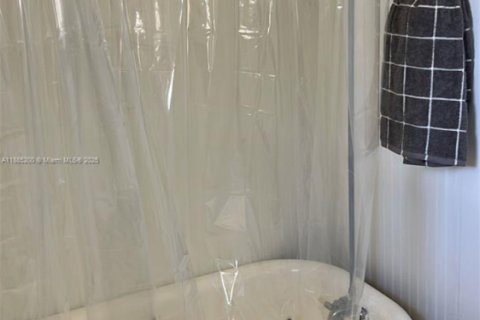 Снять в аренду кондоминиум в Уэст-Палм-Бич, Флорида 1 спальня, 384.71м2, № 1931484 - фото 25