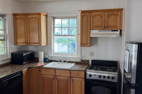 Снять в аренду кондоминиум в Уэст-Палм-Бич, Флорида 1 спальня, 384.71м2, № 1931484 - фото 1