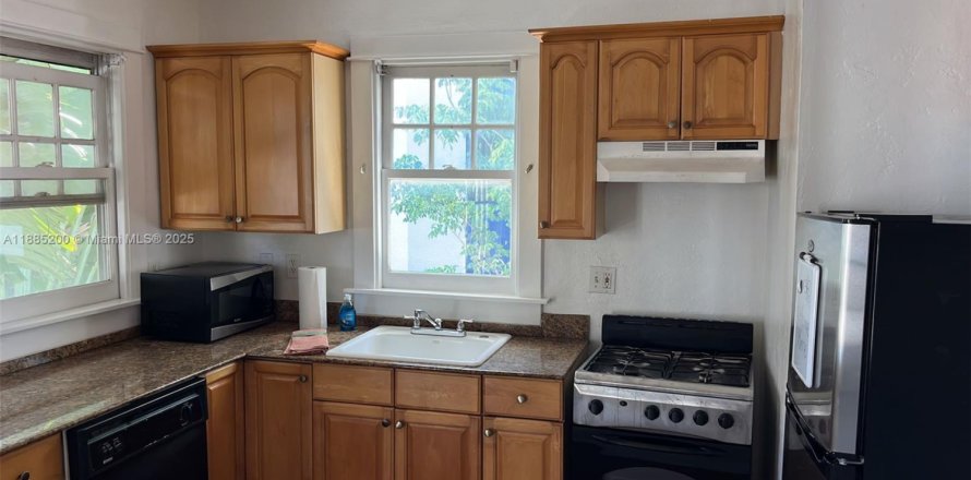 Кондоминиум с 1 спальней в Уэст-Палм-Бич, Флорида № 1931484