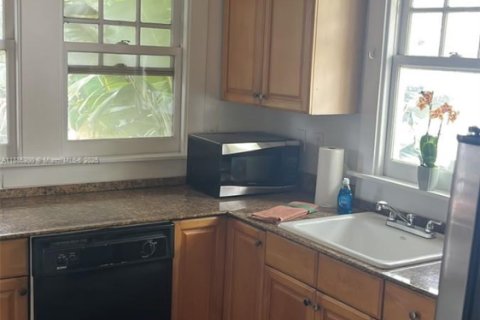 Снять в аренду кондоминиум в Уэст-Палм-Бич, Флорида 1 спальня, 384.71м2, № 1931484 - фото 3