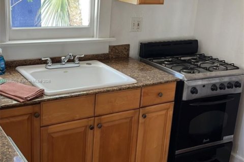 Снять в аренду кондоминиум в Уэст-Палм-Бич, Флорида 1 спальня, 384.71м2, № 1931484 - фото 9