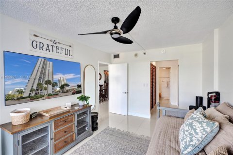 Снять в аренду кондоминиум в Авентура, Флорида 2 спальни, 106.47м2, № 1991795 - фото 17