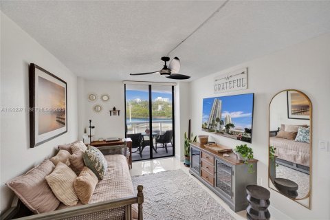 Снять в аренду кондоминиум в Авентура, Флорида 2 спальни, 106.47м2, № 1991795 - фото 15