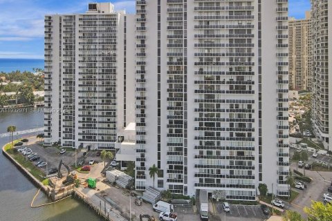 Снять в аренду кондоминиум в Авентура, Флорида 2 спальни, 106.47м2, № 1991795 - фото 30