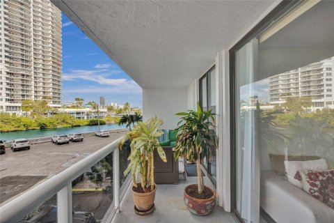 Снять в аренду кондоминиум в Авентура, Флорида 2 спальни, 106.47м2, № 1991795 - фото 2