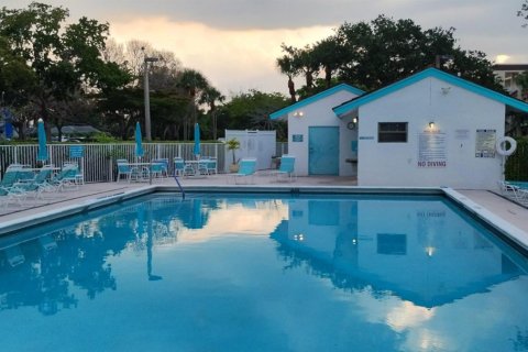 Condo in Lake Worth, Florida, 3 bedrooms  № 1185596 - photo 1