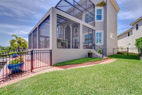 House in Apollo Beach, Florida 4 bedrooms, 549.24 sq.m. № 1650889 - photo 8