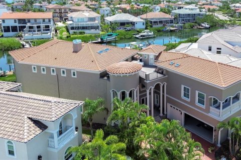 House in Apollo Beach, Florida 4 bedrooms, 549.24 sq.m. № 1650889 - photo 2