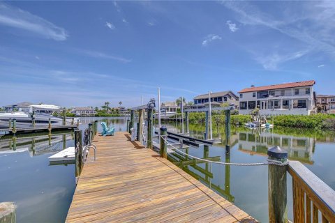 House in Apollo Beach, Florida 4 bedrooms, 549.24 sq.m. № 1650889 - photo 9