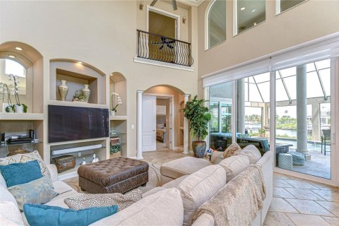 House in Apollo Beach, Florida 4 bedrooms, 549.24 sq.m. № 1650889 - photo 19