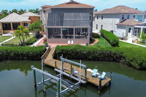 House in Apollo Beach, Florida 4 bedrooms, 549.24 sq.m. № 1650889 - photo 6