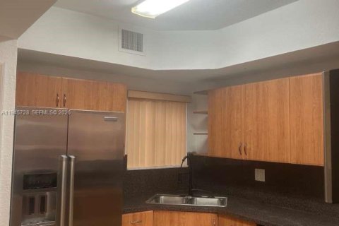 Touwnhouse à louer à Florida City, Floride: 3 chambres, 148.64 m2 № 2001869 - photo 3