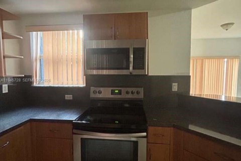 Touwnhouse à louer à Florida City, Floride: 3 chambres, 148.64 m2 № 2001869 - photo 2