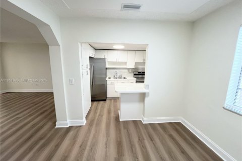 Снять в аренду виллу или дом в Майами-Бич, Флорида 3 спальни, 215.07м2, № 2006422 - фото 2