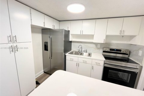 Снять в аренду виллу или дом в Майами-Бич, Флорида 3 спальни, 215.07м2, № 2006422 - фото 8