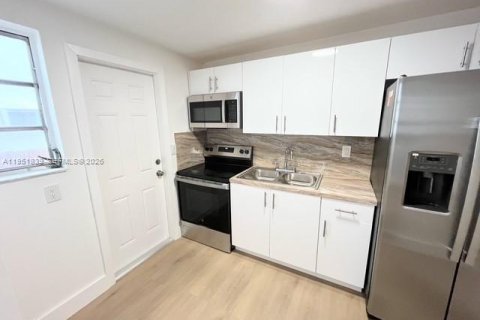 Снять в аренду виллу или дом в Майами-Бич, Флорида 3 спальни, 215.07м2, № 2006422 - фото 7