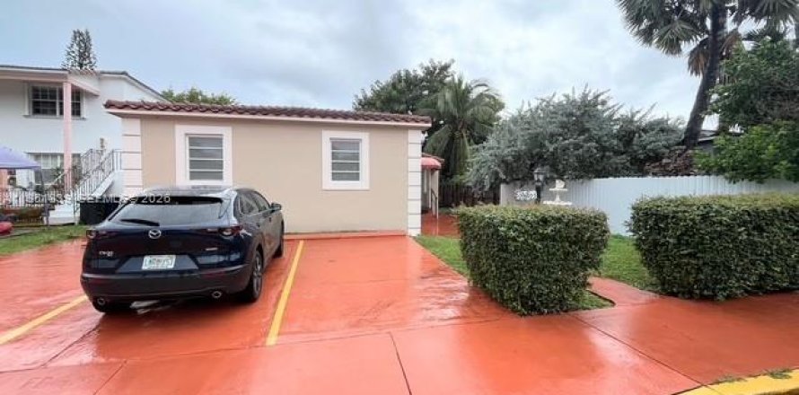 Дом в Майами-Бич, Флорида 3 спальни, 215.07м2 № 2006422