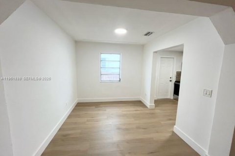 Снять в аренду виллу или дом в Майами-Бич, Флорида 3 спальни, 215.07м2, № 2006422 - фото 3