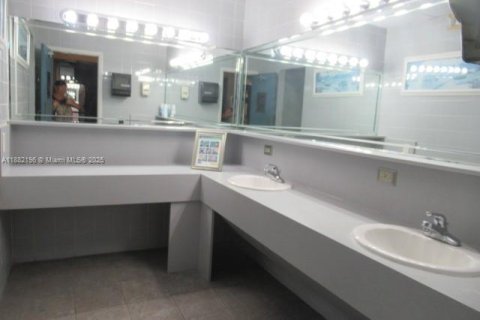 Condo in Pembroke Pines, Florida, 1 bedroom  № 1950639 - photo 27