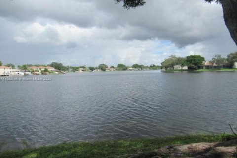 Condo in Pembroke Pines, Florida, 1 bedroom  № 1950639 - photo 12