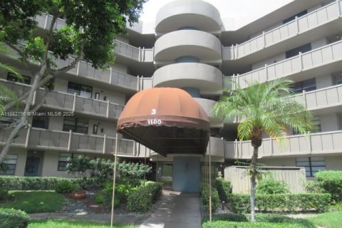 Condo in Pembroke Pines, Florida, 1 bedroom  № 1950639 - photo 1