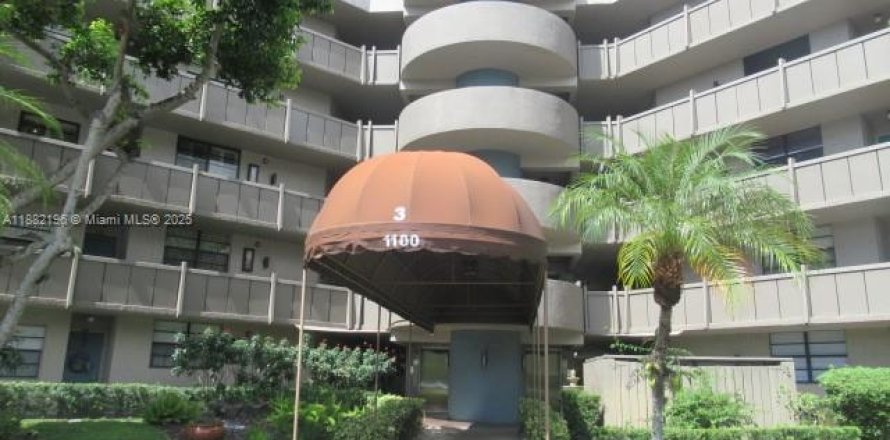 Condo in Pembroke Pines, Florida, 1 bedroom  № 1950639