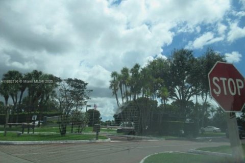 Condo in Pembroke Pines, Florida, 1 bedroom  № 1950639 - photo 15