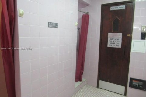 Condo in Pembroke Pines, Florida, 1 bedroom  № 1950639 - photo 30