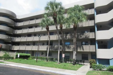 Condo in Pembroke Pines, Florida, 1 bedroom  № 1950639 - photo 4