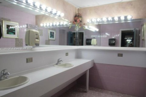 Condo in Pembroke Pines, Florida, 1 bedroom  № 1950639 - photo 28