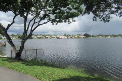 Condo in Pembroke Pines, Florida, 1 bedroom  № 1950639 - photo 6