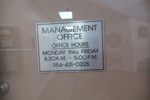 Condo in Pembroke Pines, Florida, 1 bedroom  № 1950639 - photo 22