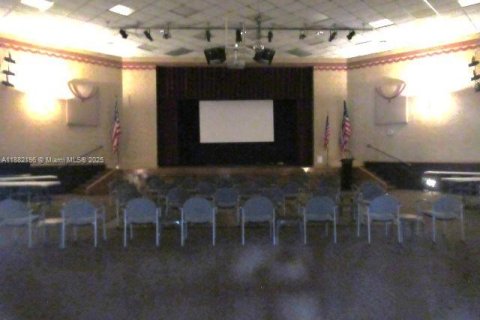 Condo in Pembroke Pines, Florida, 1 bedroom  № 1950639 - photo 20