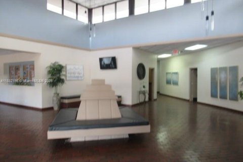 Condo in Pembroke Pines, Florida, 1 bedroom  № 1950639 - photo 18