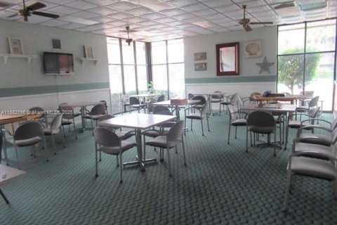 Condo in Pembroke Pines, Florida, 1 bedroom  № 1950639 - photo 26