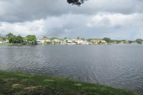 Condo in Pembroke Pines, Florida, 1 bedroom  № 1950639 - photo 11