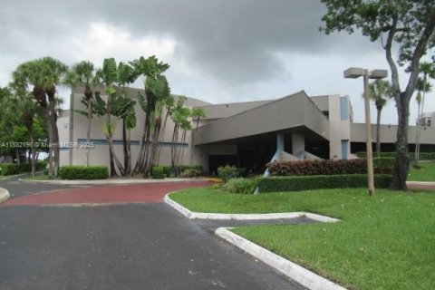 Condo in Pembroke Pines, Florida, 1 bedroom  № 1950639 - photo 17