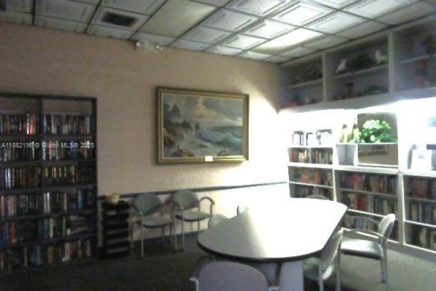 Condo in Pembroke Pines, Florida, 1 bedroom  № 1950639 - photo 24