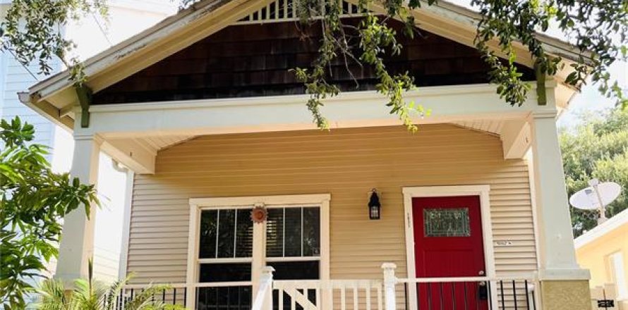 House in Tampa, Florida 3 bedrooms, 130.43 sq.m. № 1870438