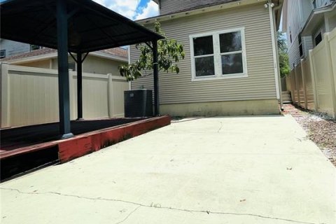 House in Tampa, Florida 3 bedrooms, 130.43 sq.m. № 1870438 - photo 23