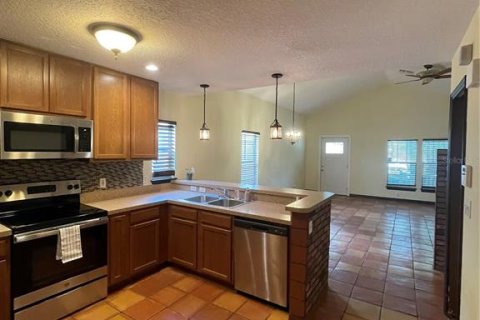 House in Tampa, Florida 3 bedrooms, 130.43 sq.m. № 1870438 - photo 10