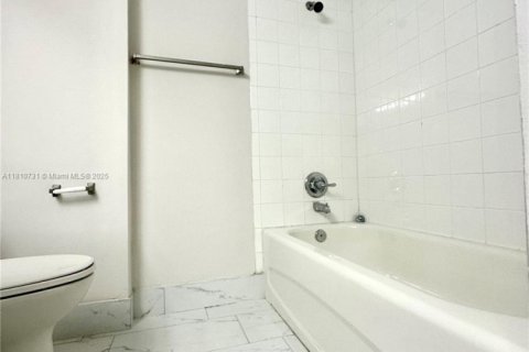 Купить кондоминиум в Нейплс, Флорида 3 спальни, 110.46м2, № 1888995 - фото 30