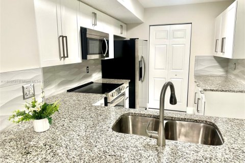 Купить кондоминиум в Нейплс, Флорида 3 спальни, 110.46м2, № 1888995 - фото 8