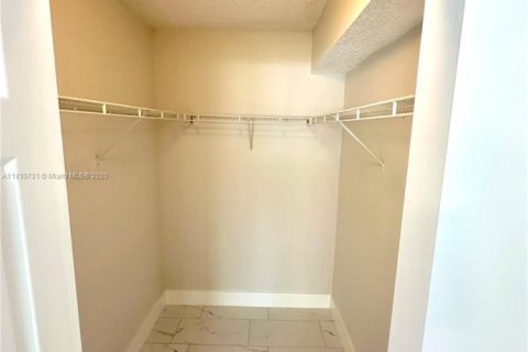 Купить кондоминиум в Нейплс, Флорида 3 спальни, 110.46м2, № 1888995 - фото 25