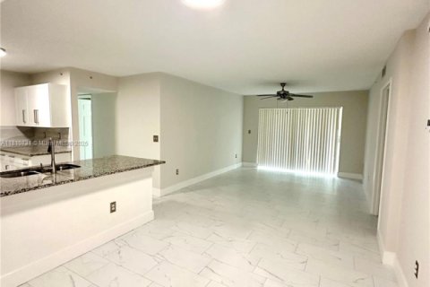 Купить кондоминиум в Нейплс, Флорида 3 спальни, 110.46м2, № 1888995 - фото 18