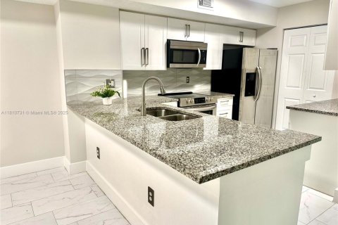 Купить кондоминиум в Нейплс, Флорида 3 спальни, 110.46м2, № 1888995 - фото 15