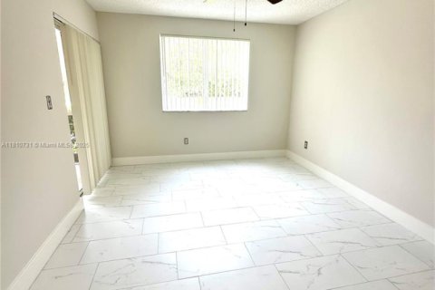 Купить кондоминиум в Нейплс, Флорида 3 спальни, 110.46м2, № 1888995 - фото 26