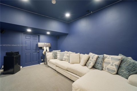 Casa en alquiler en Miami, Florida, 4 dormitorios, 147.16 m2 № 1920469 - foto 28