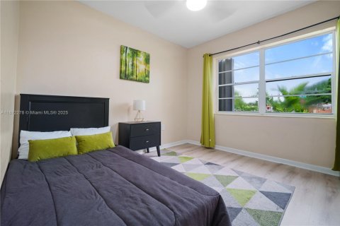 Casa en alquiler en Miami, Florida, 4 dormitorios, 147.16 m2 № 1920469 - foto 20